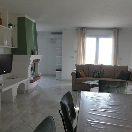 Appartement T4 Tres Bien Situe Et Climatise Л'Иль-Рус Экстерьер фото
