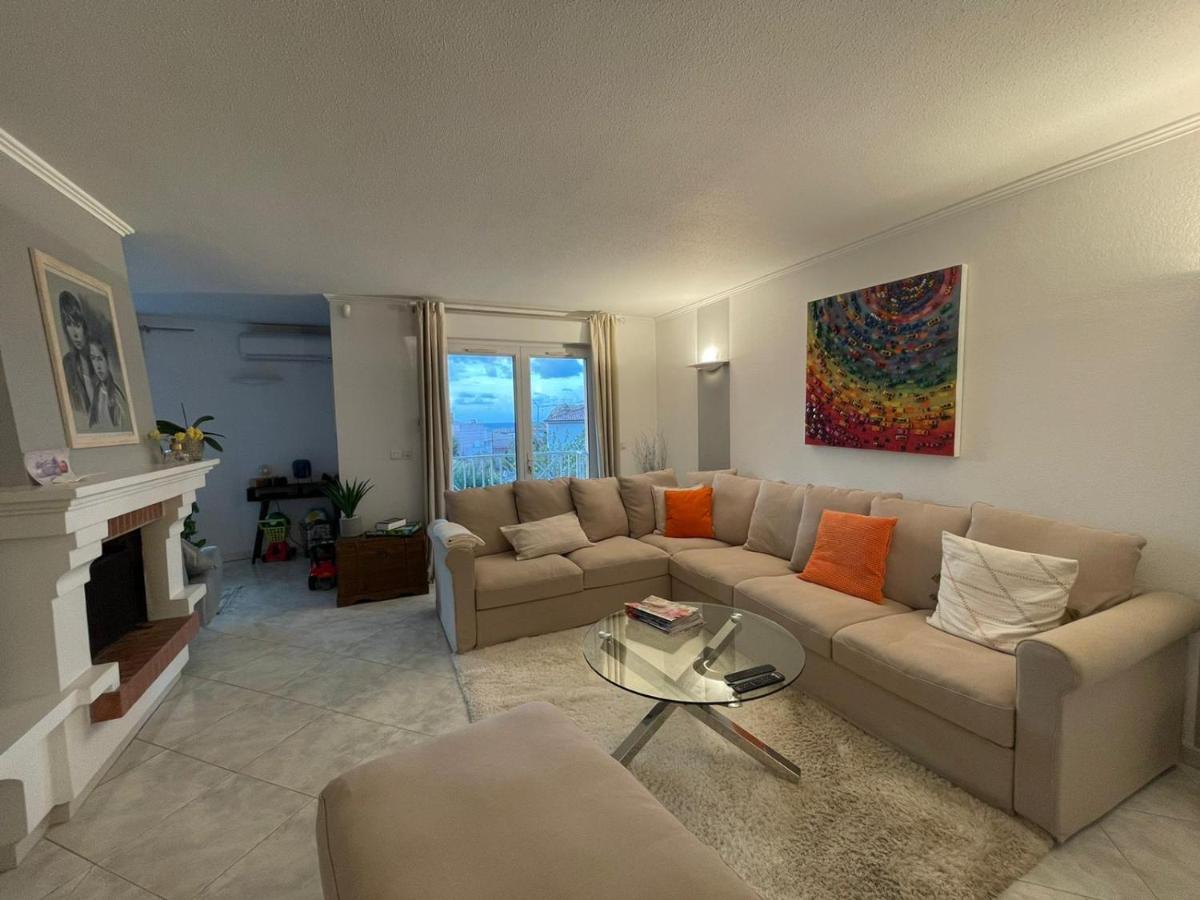 Appartement T4 Tres Bien Situe Et Climatise Л'Иль-Рус Экстерьер фото