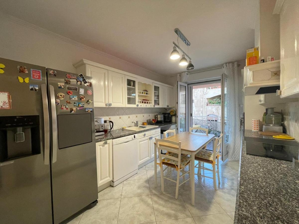 Appartement T4 Tres Bien Situe Et Climatise Л'Иль-Рус Экстерьер фото